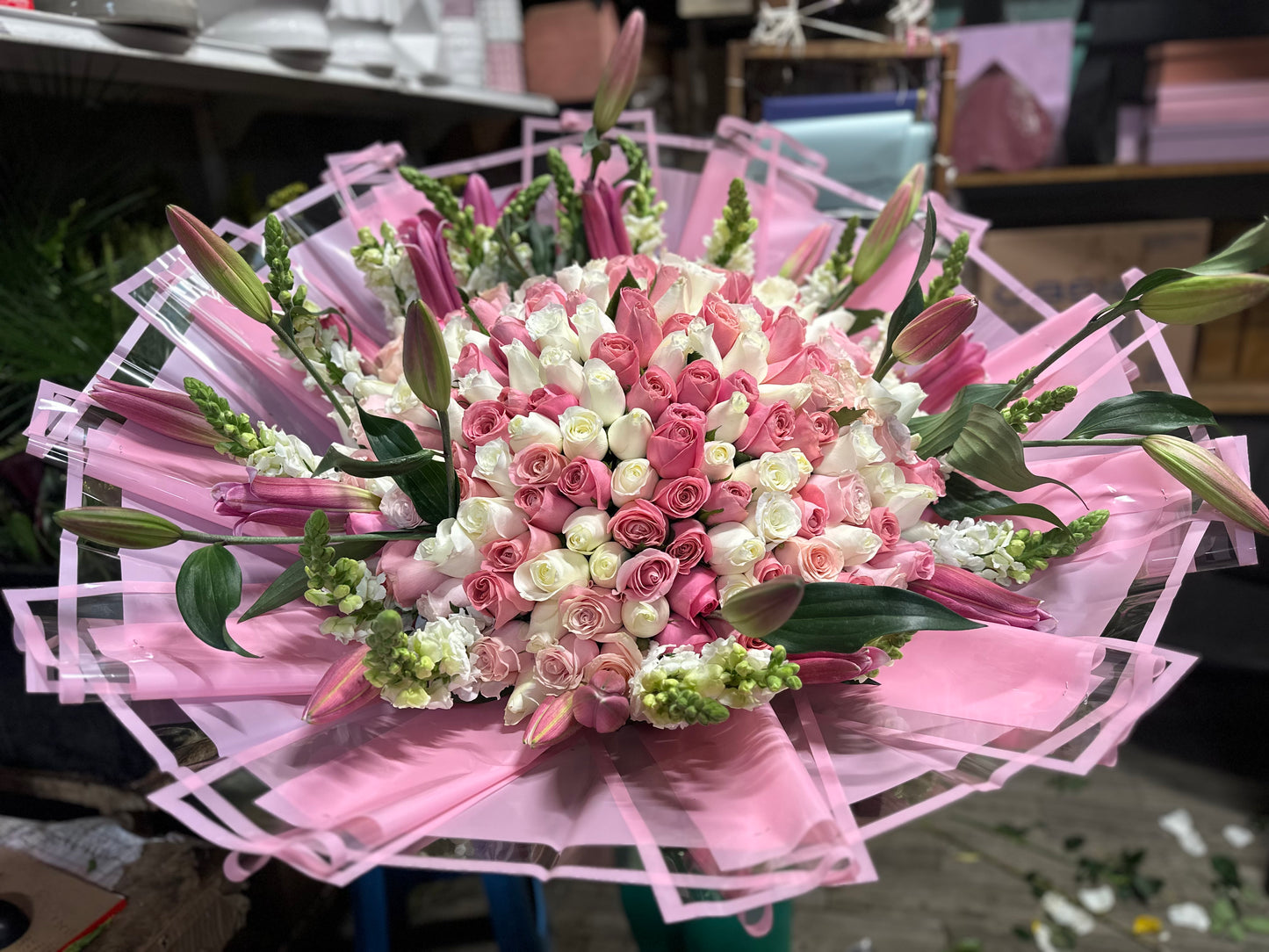 200 rosas y lirios