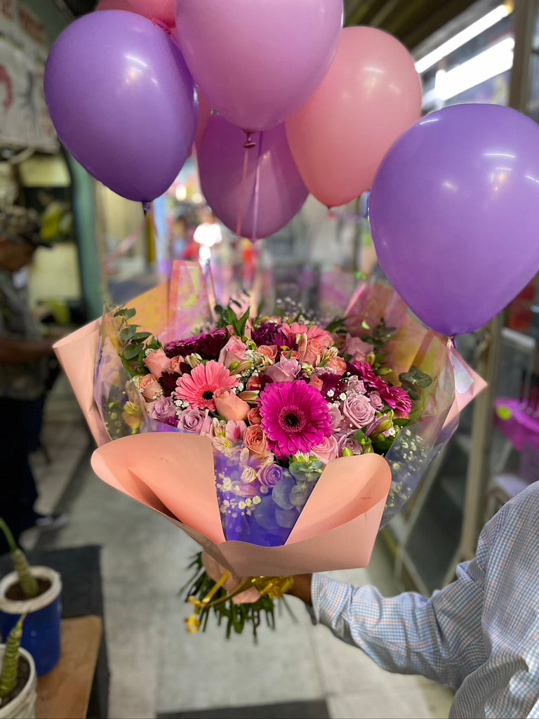 Ramo grande con globos.