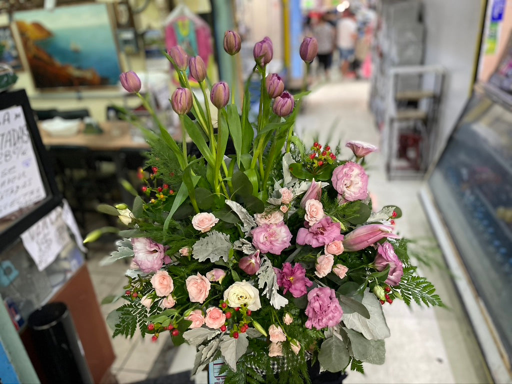 Arreglo floral de 10 tulipanes