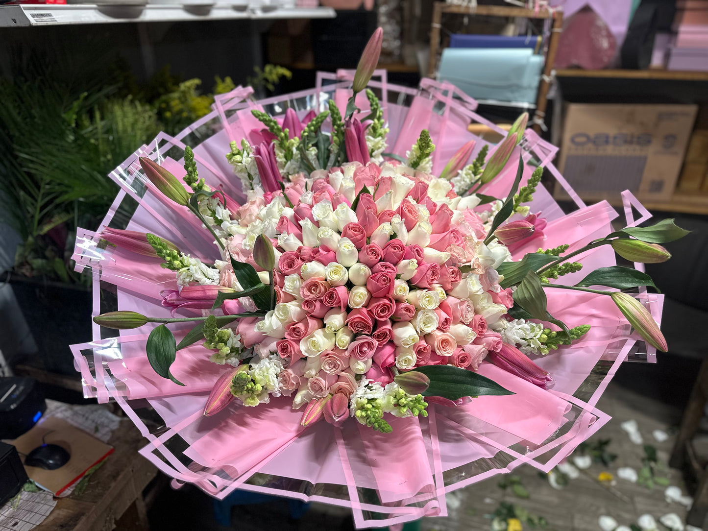 200 rosas y lirios