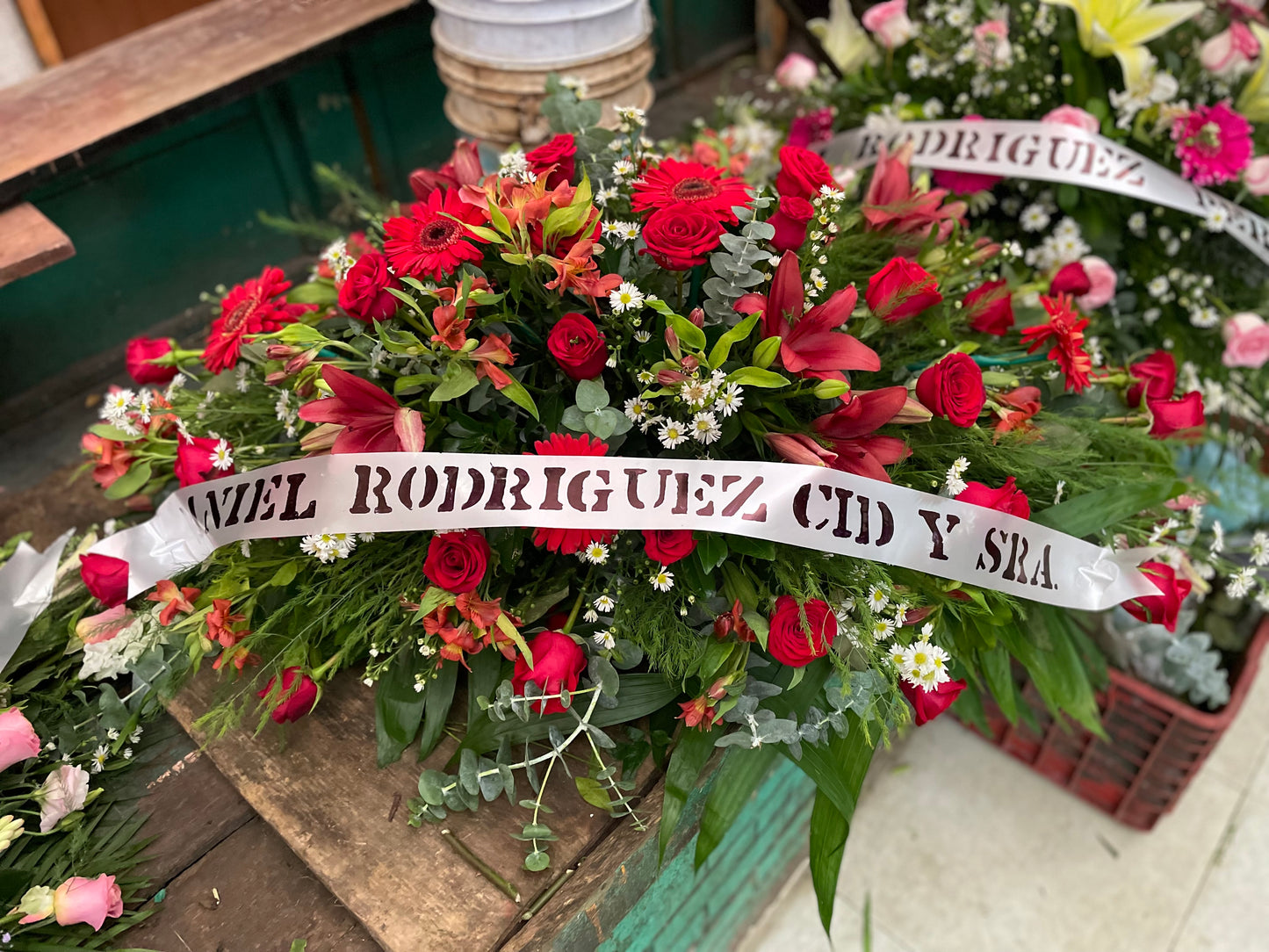 Ofrenda de rosas mediana