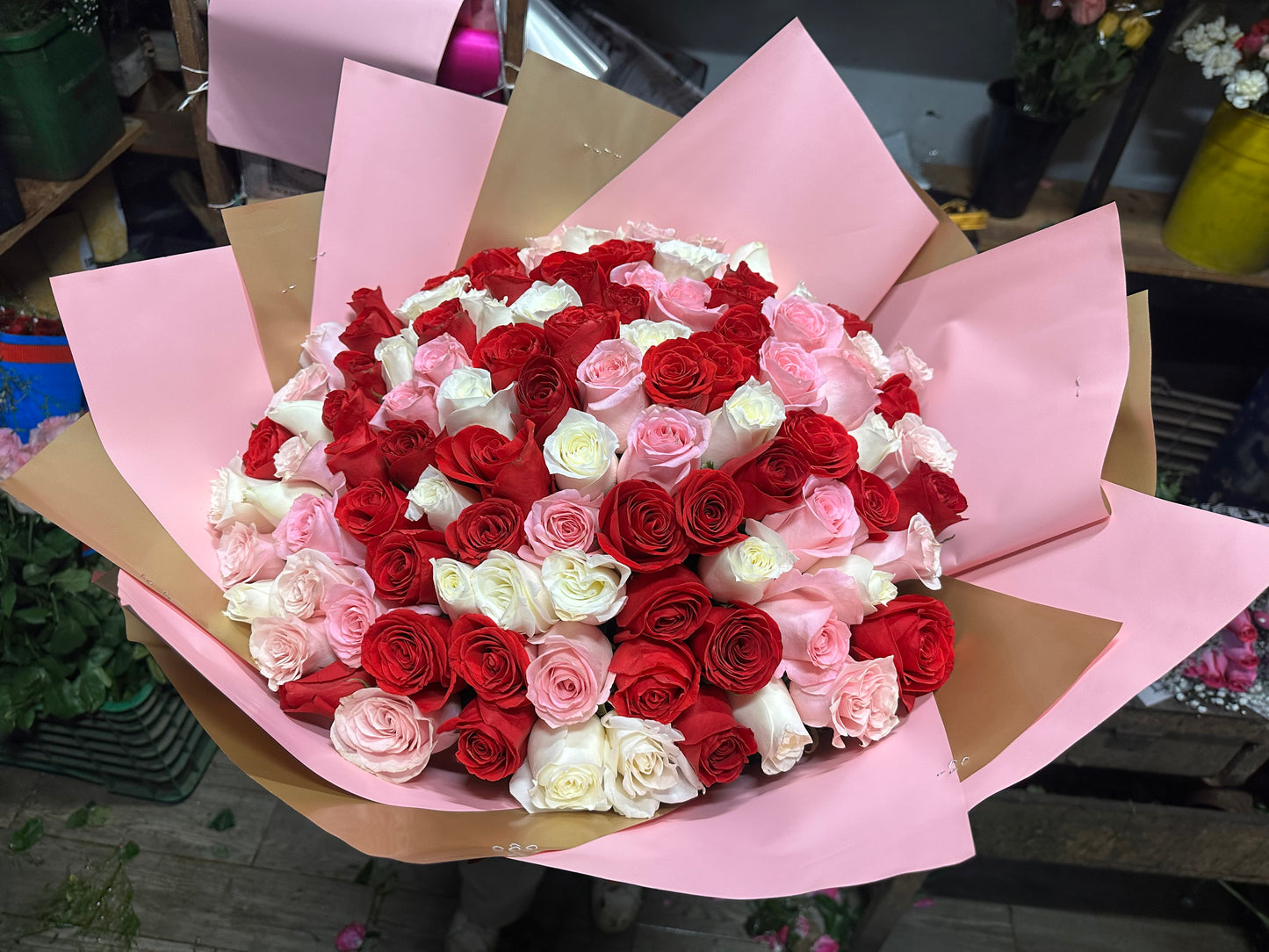 Ramo de 100 rosas 3 tonos