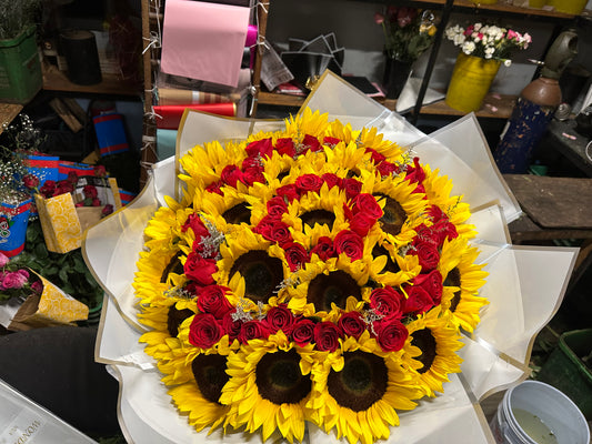 50 rosas y 20 girasoles