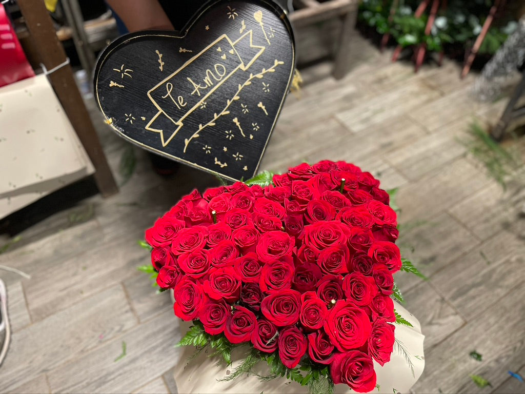 Caja de corazon de rosas.