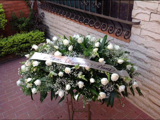 Ofrenda grande de rosas