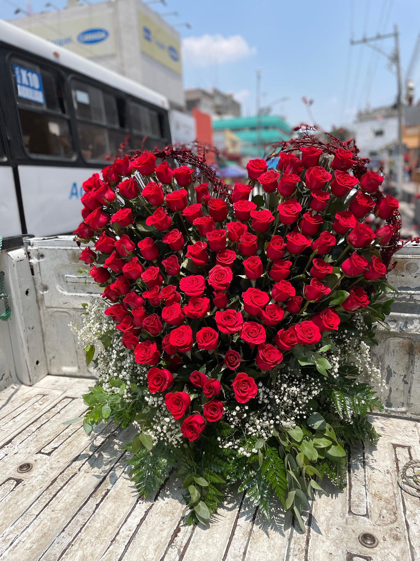 Corazón gigante de rosas